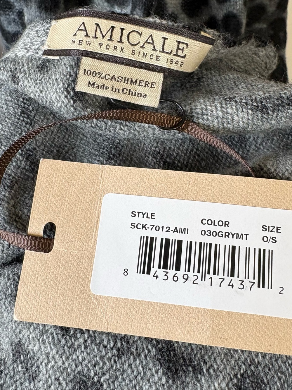 NWT Amicale 100% Cashmere Gray Leopard Print Scarf Wrap Shawl Luxury Soft - Picture 3 of 5